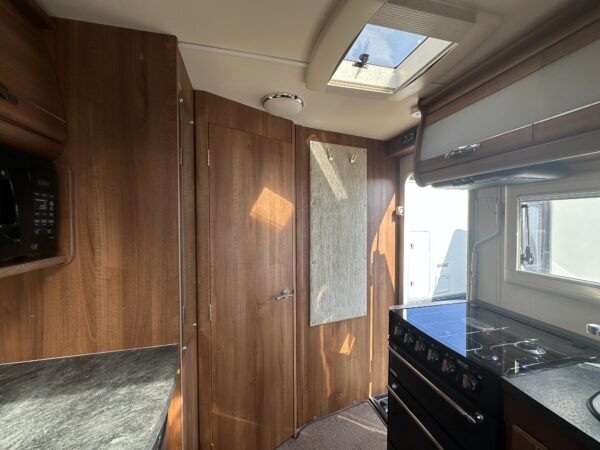 2012 Autosleeper Broadway - Image 17