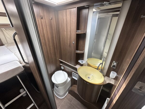 2015 Bustner Elegance i810 - Image 12
