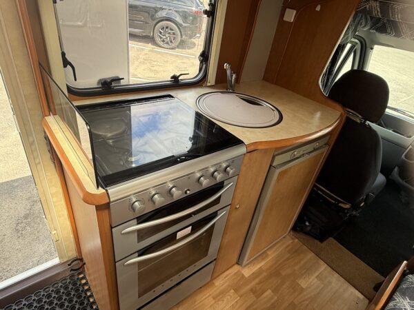 2005 Bessacar E495 - Image 13