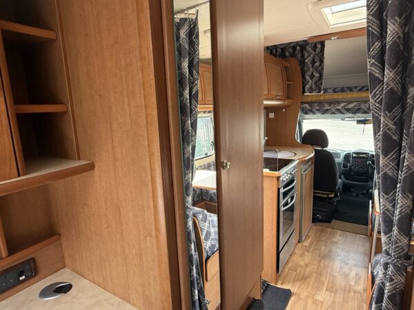 2005 Bessacar E495 - Image 11