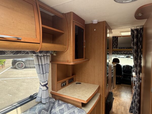 2005 Bessacar E495 - Image 7