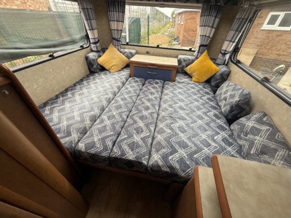 2005 Bessacar E495 - Image 4