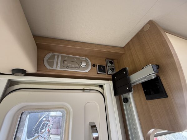 2014 Hymer Exsis I 504 - Image 8