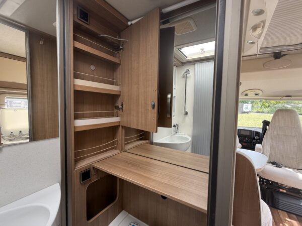 2014 Hymer Exsis I 504 - Image 4