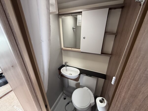 2019 Bailey Advance 742 - Image 16