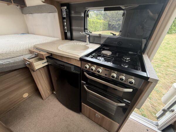 2017 Swift Rio 325 - Image 11