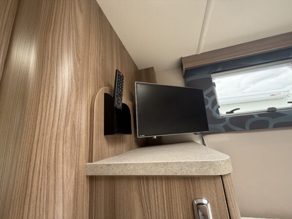 2017 Swift Rio 325 - Image 12