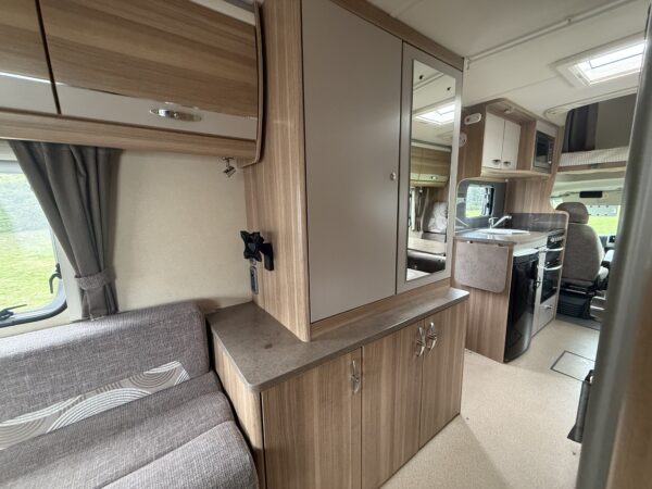 2013 Bessacarr E496 - Image 11