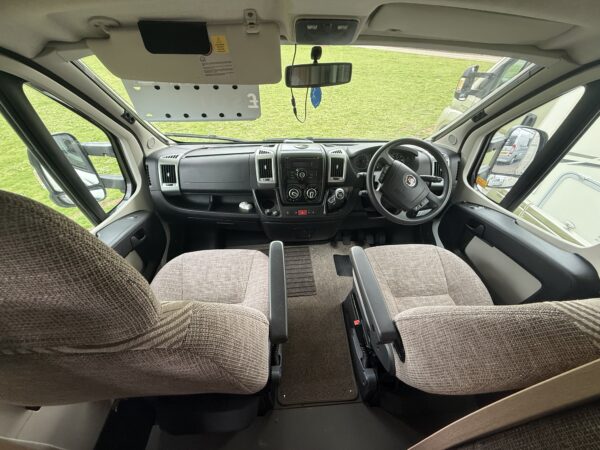 2013 Bessacarr E496 - Image 6