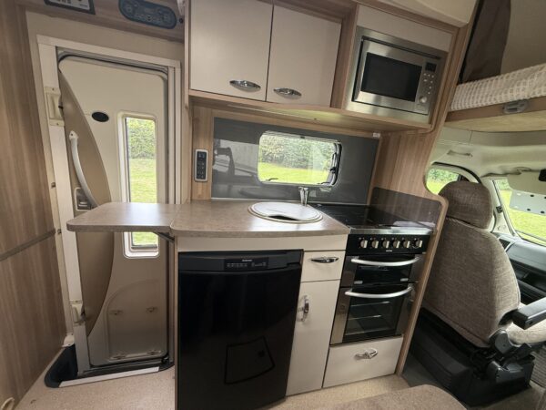 2013 Bessacarr E496 - Image 2